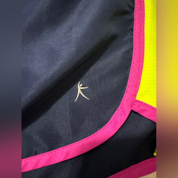 Danskin women’s shorts size XXL (20) - Picture 3 of 7